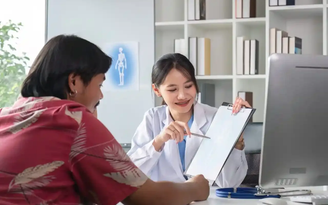 female-doctors-diagnose-male-patients-and-provide-medical-advice-treatment-in-hospital-examination-